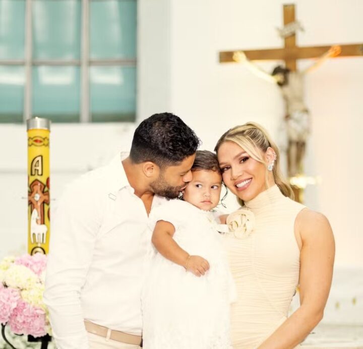 Filha de Hulk e Camila Ângelo é batizada em cerimônia luxuosa no Rio após contratempo