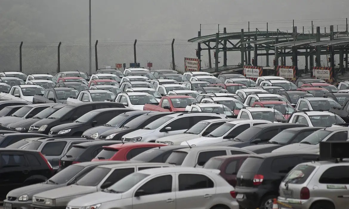 Venda de veículos novos no país sobe 15% até maio