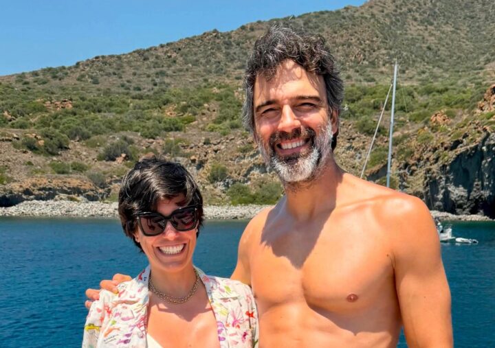 Tadeu Schmidt abre álbum de fotos de viagem com a esposa e detalhe chama atenção: ‘Caprichou’
