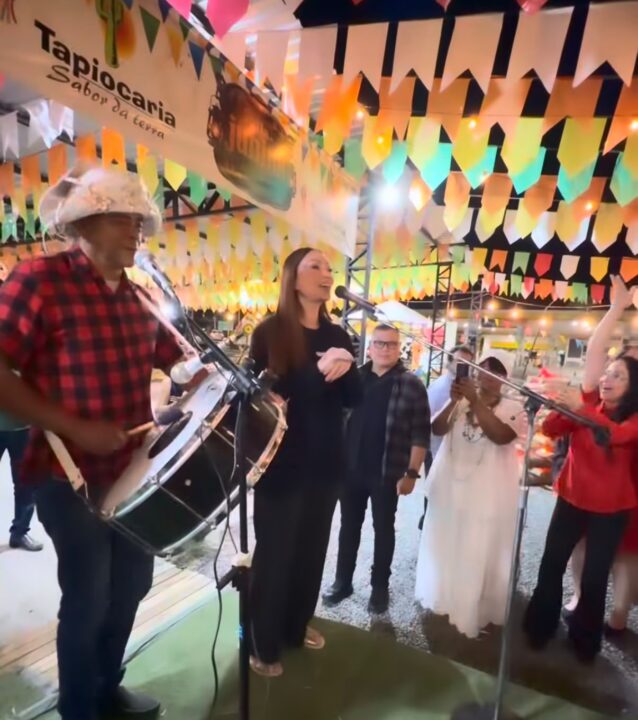 Solange Almeida surpreende fãs ao cantar em tapiocaria de Barreiras antes de show na Bahia
