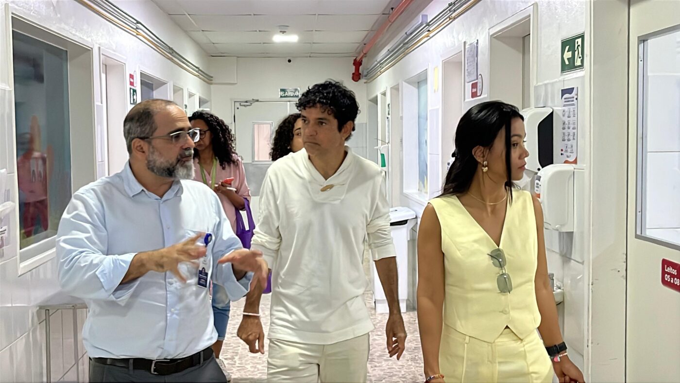 Jorge Vercillo se emociona ao visitar Martagão Gesteira antes de show em Salvador: “Estou impressionado”