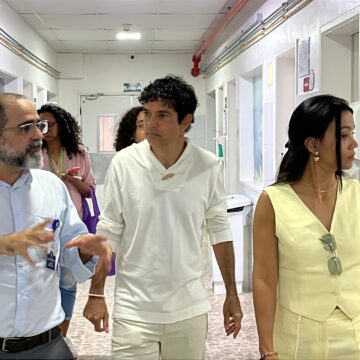 Jorge Vercillo se emociona ao visitar Martagão Gesteira antes de show em Salvador: “Estou impressionado”