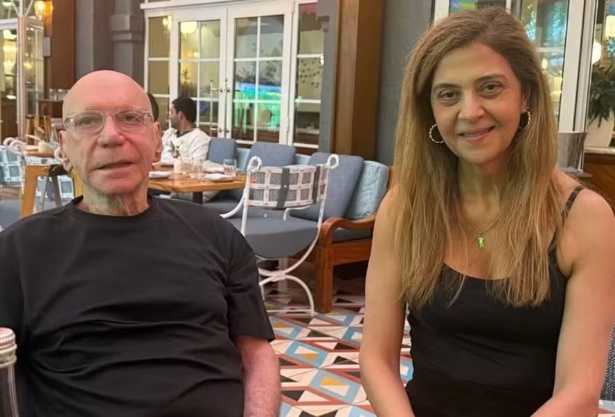 Leila Pereira, presidente do Palmeiras, faz clique raro com o marido durante viagem para Copa