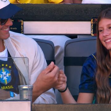 Tom Brady acompanha estreia do Brasil na Copa ao lado da filha Vivian