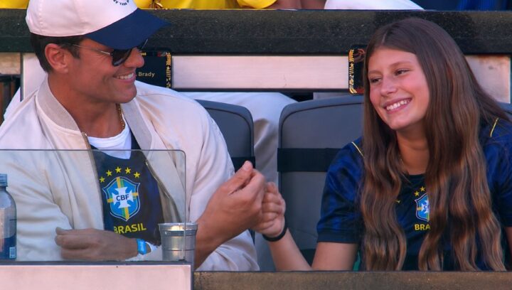 Tom Brady acompanha estreia do Brasil na Copa ao lado da filha Vivian