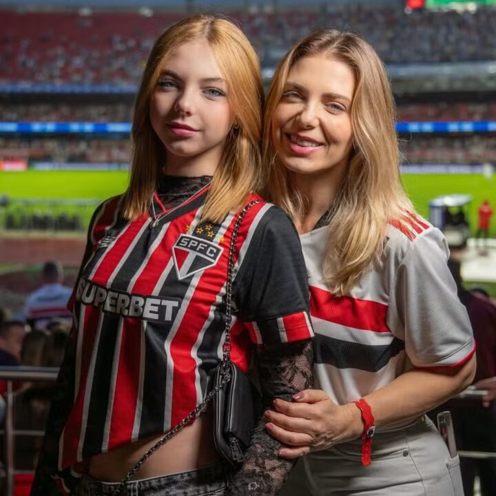 Sheila Mello é alvo de brincadeira feita pela filha sósia: ‘Ninguém te conhece, mãe’