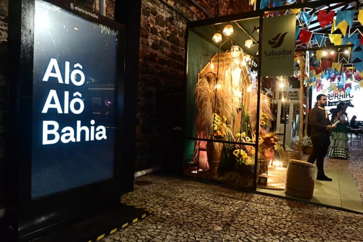 Eletromidia leva painéis digitais ao Arraiá do Alô Alô Bahia e reforça interatividade do público