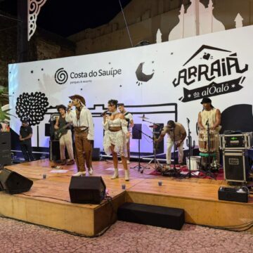 Banda Fuá reúne multidão e celebra tradição do forró no Arraiá do Alô Alô Bahia