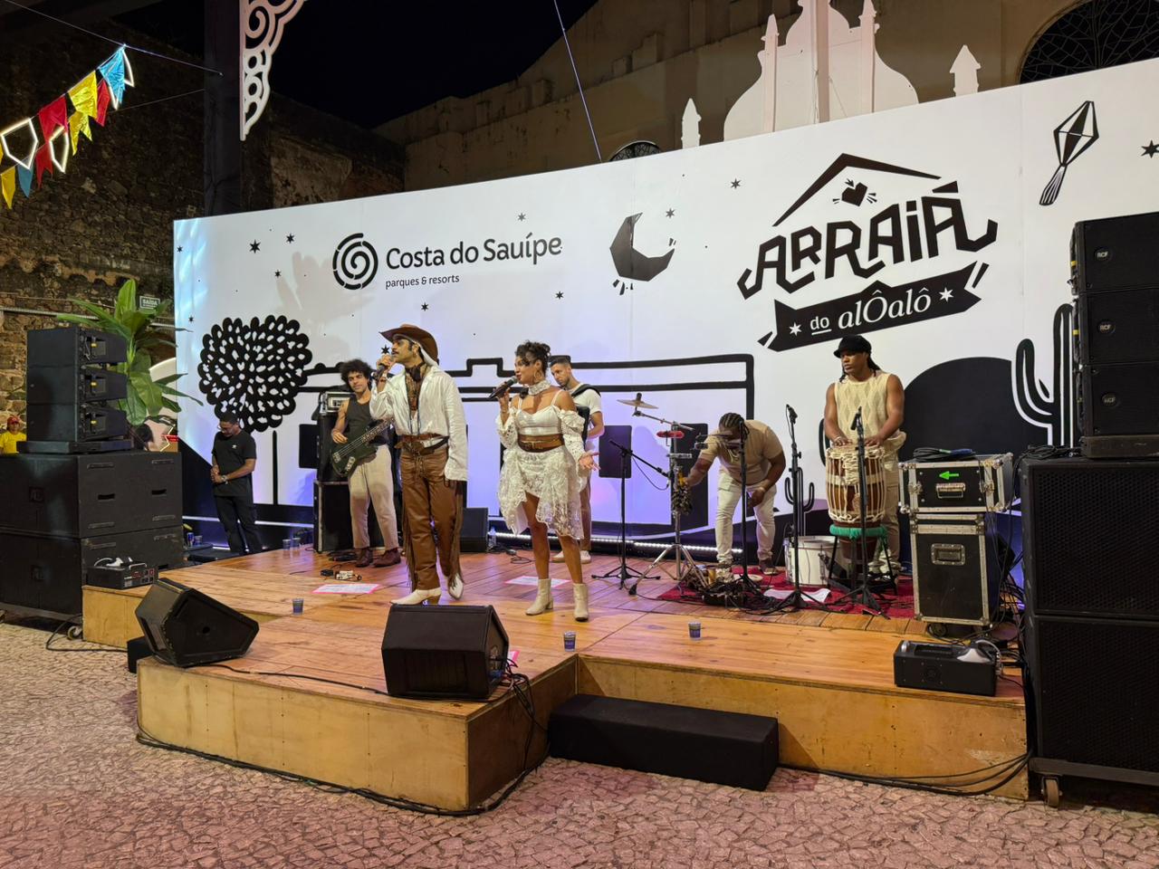 Banda Fuá reúne multidão e celebra tradição do forró no Arraiá do Alô Alô Bahia