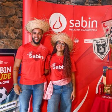 Em clima de Copa, Sabin promove brincadeira interativa com brindes no Arraiá do Alô Alô Bahia