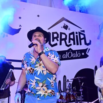 Estakazero relembra sucessos do forró no Arraiá do Alô Alô