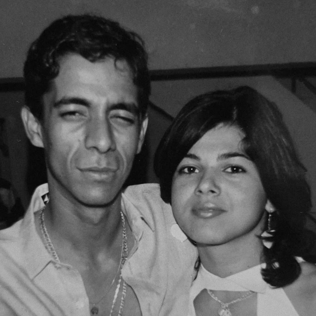 Filha de Zeca Pagodinho homenageia relação dos pais com fotos antigas nas redes