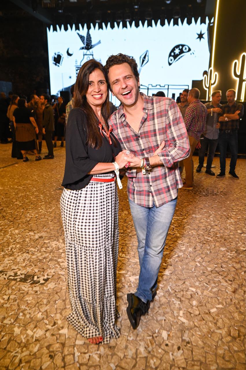 Fernanda Bahia e Rodrigo Cassieri 