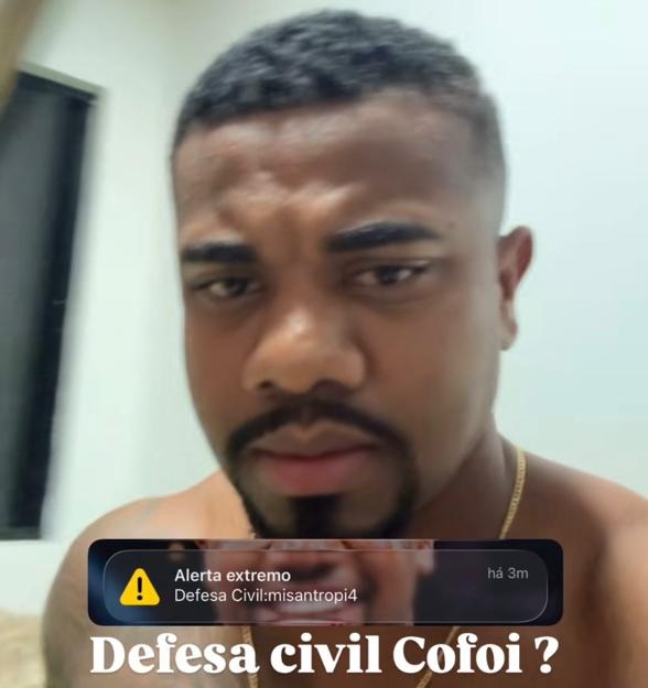 Davi Brito se assusta após receber mensagem de alerta da Defesa Civil: ‘Tá repreendido’
