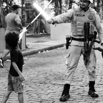 São João de Salvador ganha olhar diferente sobre atuação da PM em ensaio fotográfico