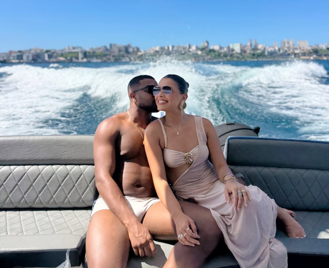 Davi Brito encerra mistério e assume namoro com Emilly Araujo: ‘Só o começo’