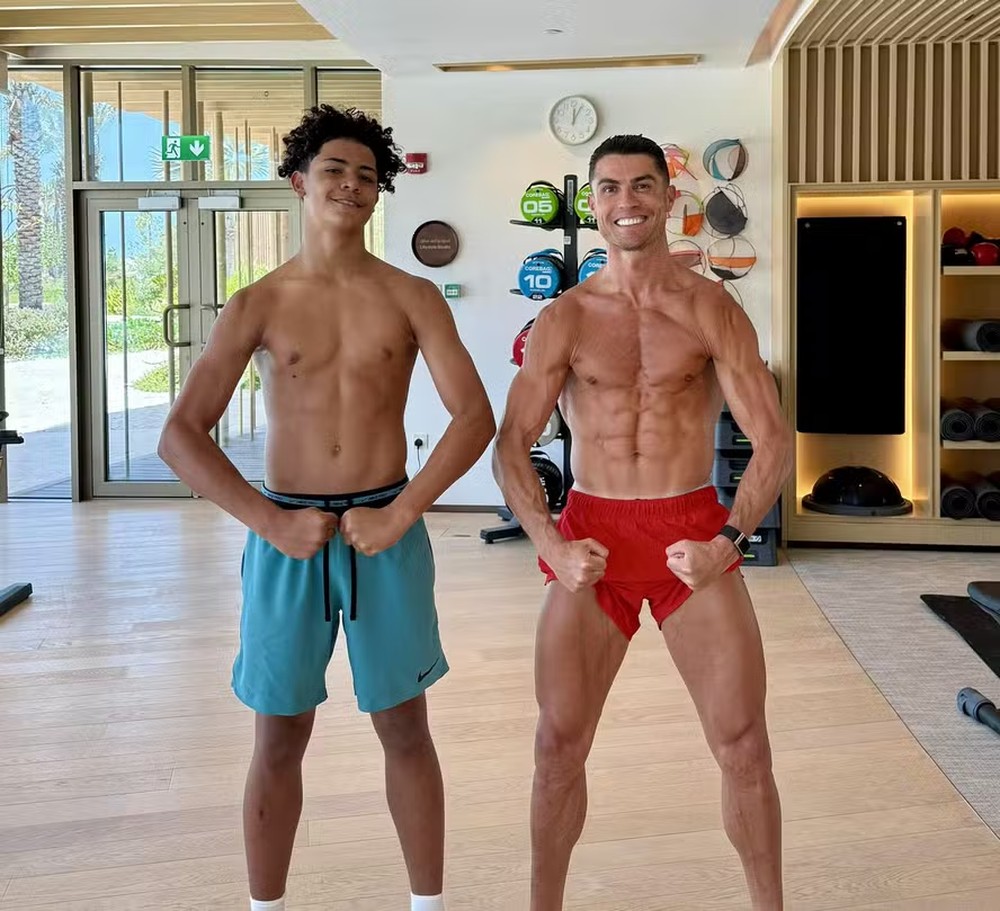 Filho de Cristiano Ronaldo completa 16 anos no dia da estreia do pai na Copa do Mundo