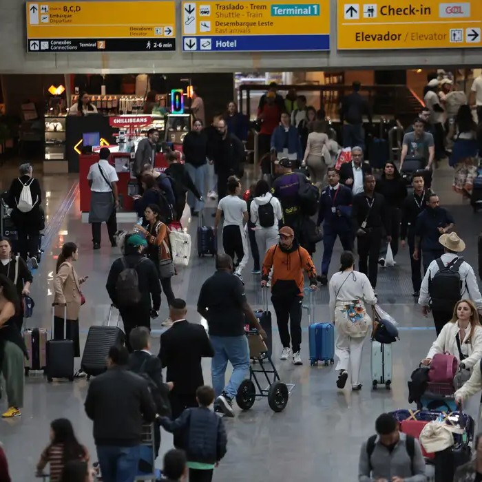 Falha de comunicação suspende operações de voos em aeroportos de São Paulo