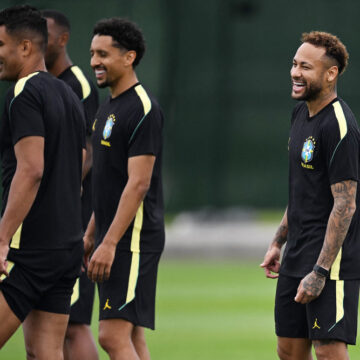 Lesionado, Neymar desfalca Brasil contra o Haiti e tem futuro indefinido na Copa