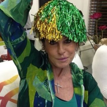Em clima de Copa, Ana Maria Braga resgata fotos antigas para torcer pelo Brasil