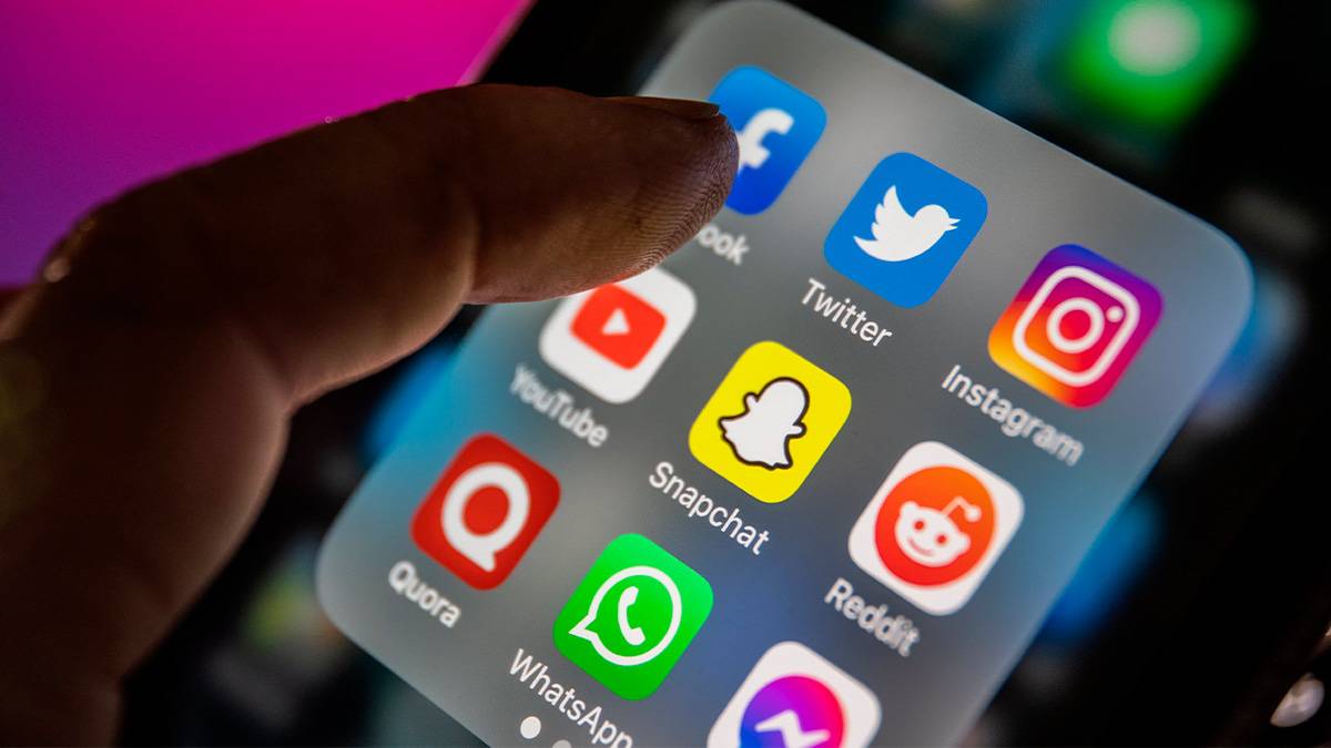 Reino Unido anuncia proibição de redes sociais para menores de 16 anos
