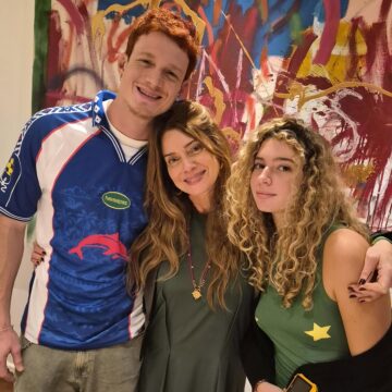 Leticia Spiller posta foto com filha de 15 anos e semelhança impressiona: ‘A cara da Leticia’