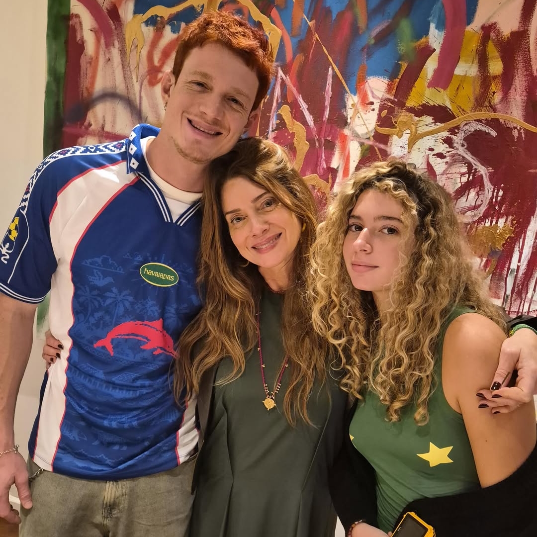 Leticia Spiller posta foto com filha de 15 anos e semelhança impressiona: ‘A cara da Leticia’