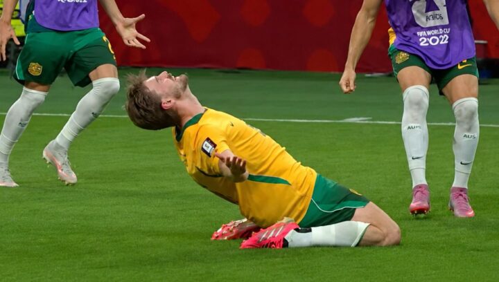 Austrália vence Turquia por 2 a 0 na Copa do Mundo com defesa sólida e golaços na estreia no Grupo D