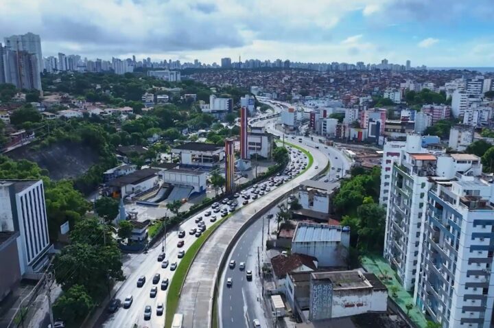 Obra na Avenida Juracy Magalhães provoca mudanças temporárias no trânsito e no transporte público