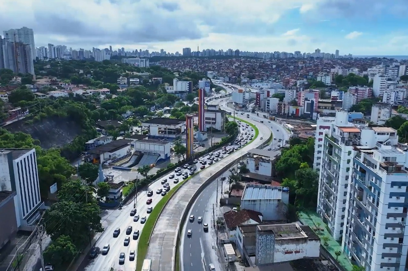 Obra na Avenida Juracy Magalhães provoca mudanças temporárias no trânsito e no transporte público