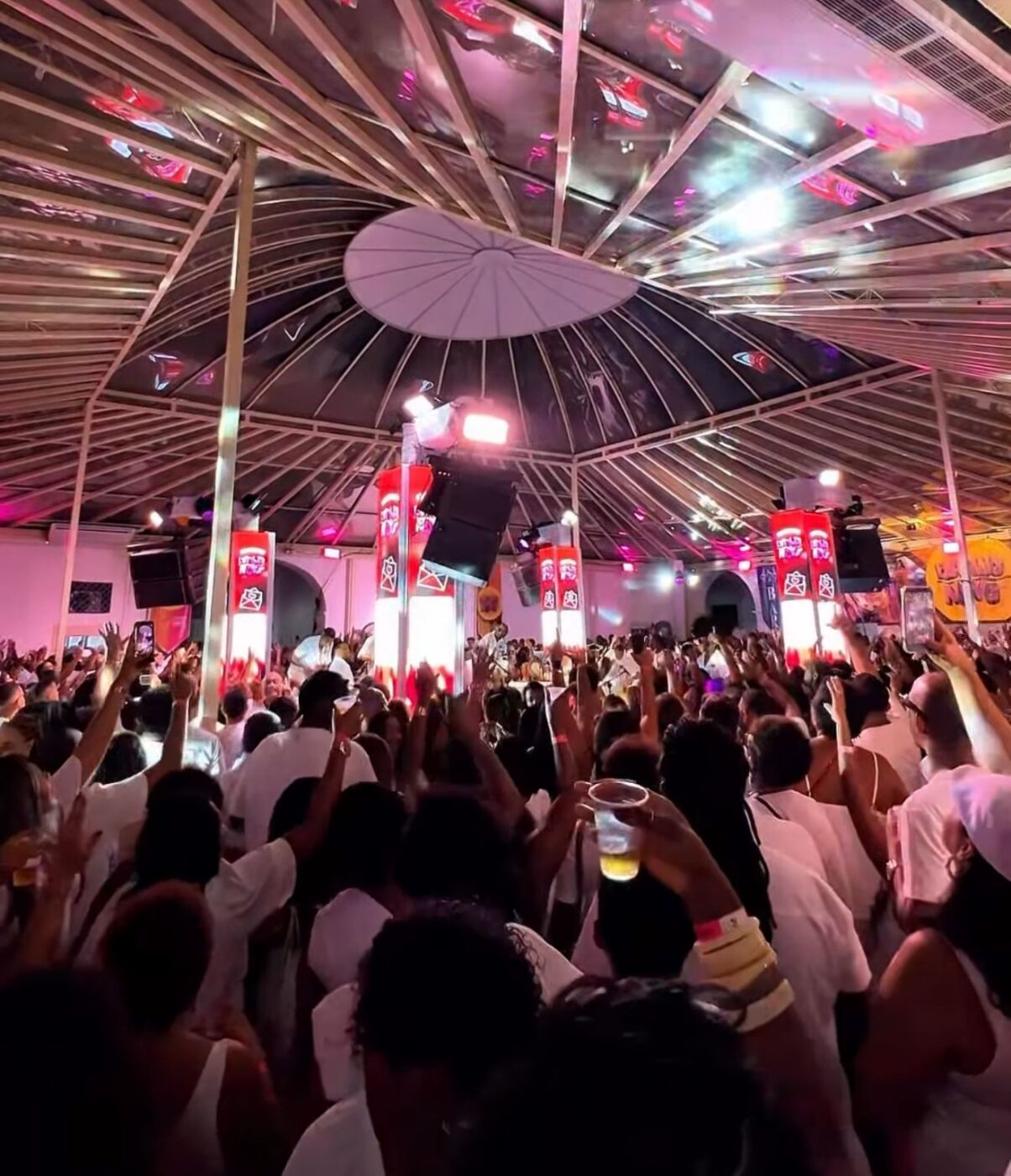 Banjo Novo lota Convento do Desterro e reafirma sucesso nas noites de Salvador