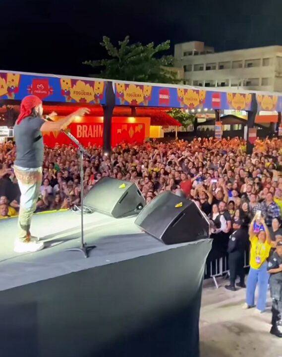 Bell Marques arrasta multidão em show durante São João de Gravatá