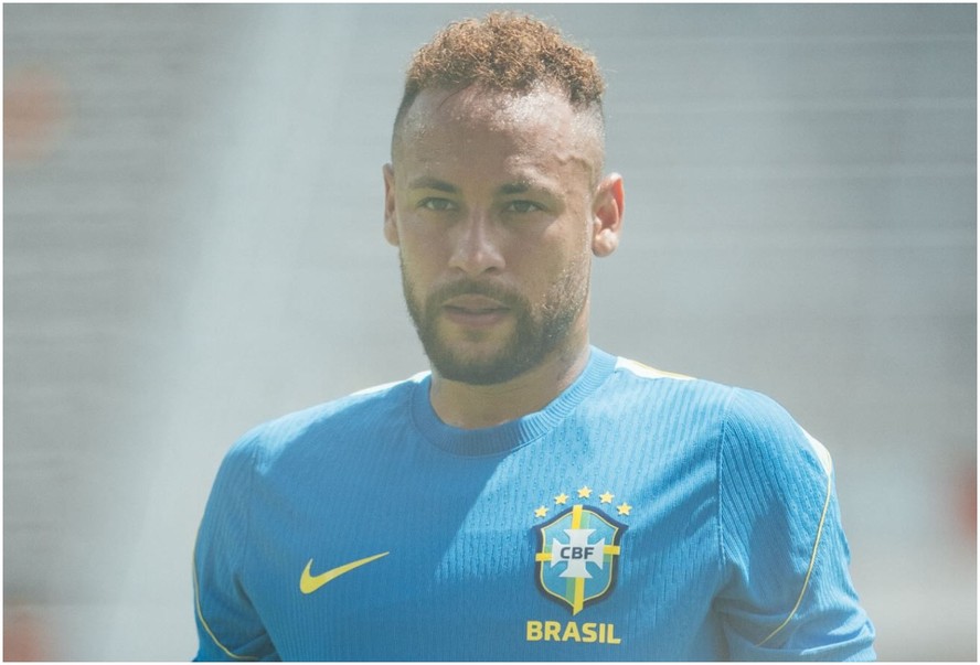 Neymar exibe chuteira com homenagem aos filhos antes de jogo do Brasil na Copa; veja
