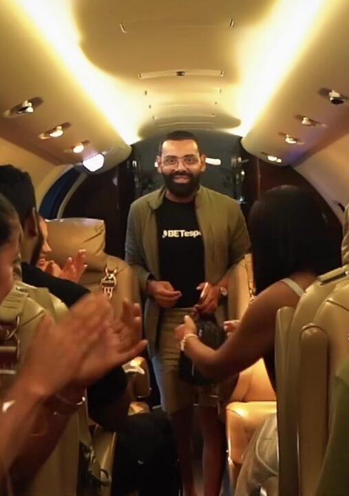 Pablo celebra conquista de novo avião: “Deus honra o trabalho”