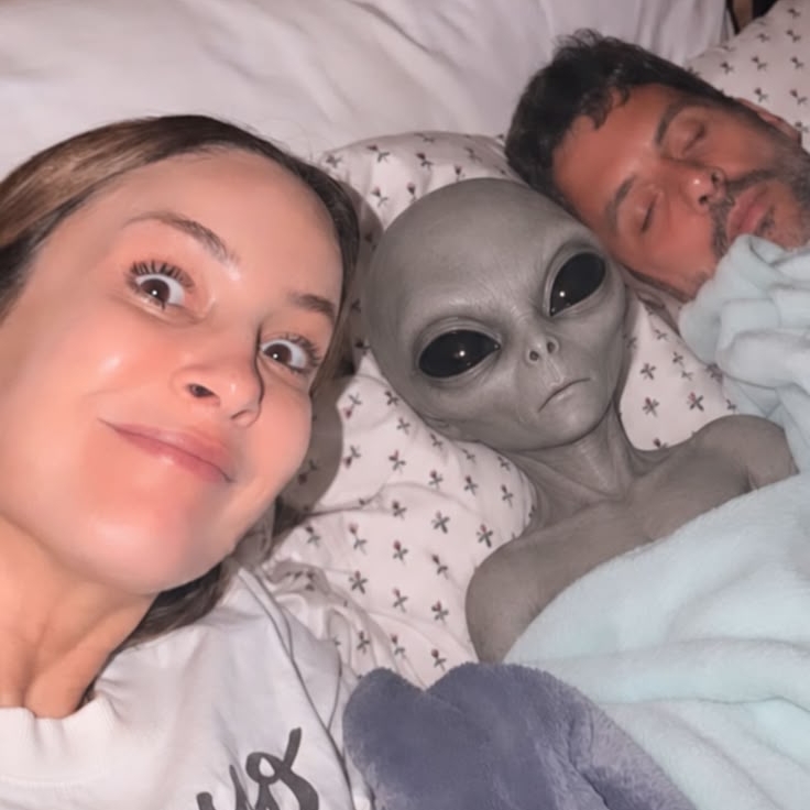 Após jogo da Copa, Claudia Leitte brinca sobre ETs e diverte seguidores