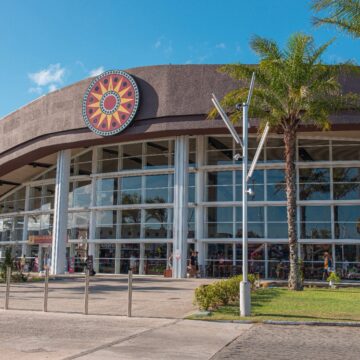 Outlet Premium Salvador promove arraiá com shows e descontos de até 70%