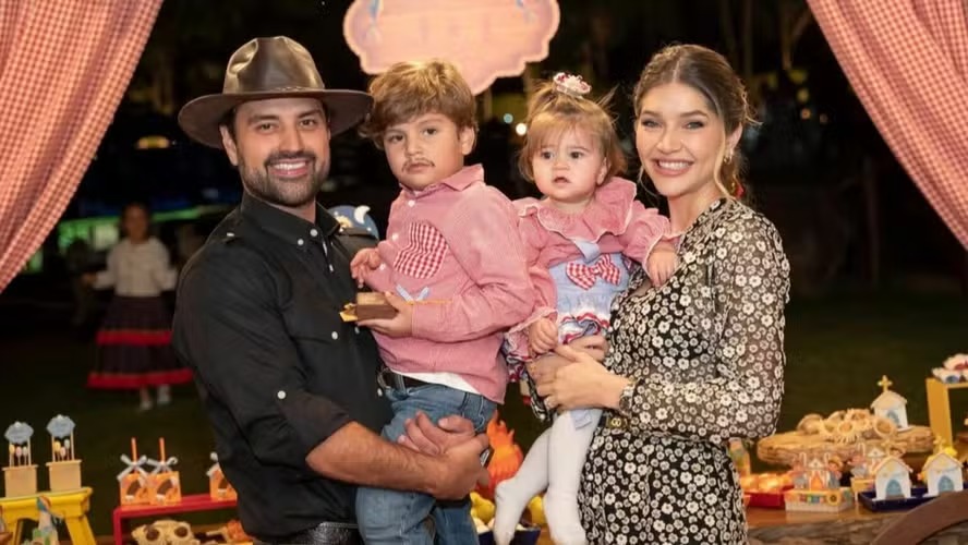 Filha de Leandro, Lyandra Costa comemora aniversário dos filhos com festa junina temática