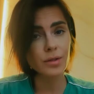 Carol Dieckmmann recebe apoio de famosos após ser internada com infecção no rim