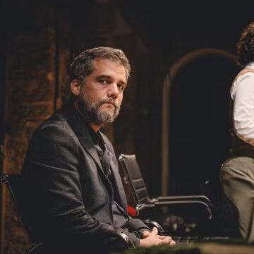 Wagner Moura inicia turnê europeia com espetáculo que passará por cinco festivais