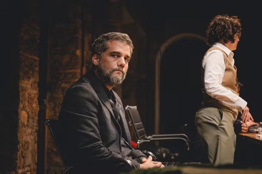 Wagner Moura inicia turnê europeia com espetáculo que passará por cinco festivais