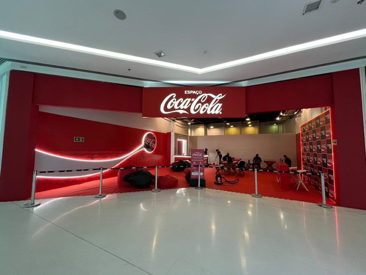 Salvador ganha arena oficial da Coca-Cola para troca de figurinhas da Copa do Mundo