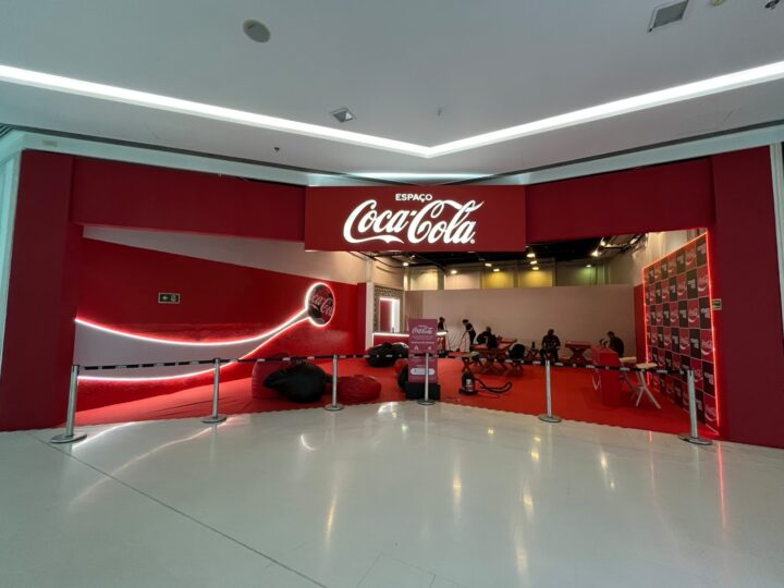 Salvador ganha arena oficial da Coca-Cola para troca de figurinhas da Copa do Mundo