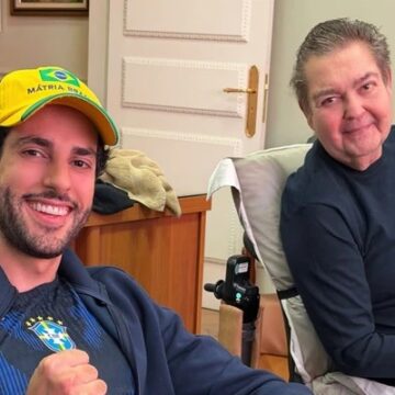 Faustão acompanha vitória do Brasil ao lado do genro em nova aparição pública