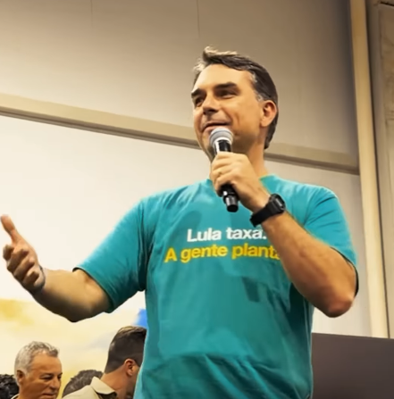 Flávio Bolsonaro participa da Bahia Farm Show