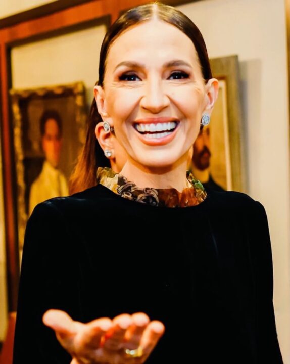 Flora Gil faz aniversário e reflete sobre a vida: “Os sorrisos chegaram primeiro”