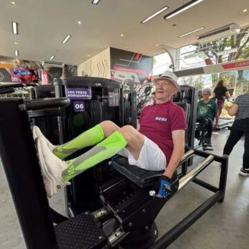 Aos 102 anos, idoso dirige o próprio carro e vai à academia cinco vezes por semana