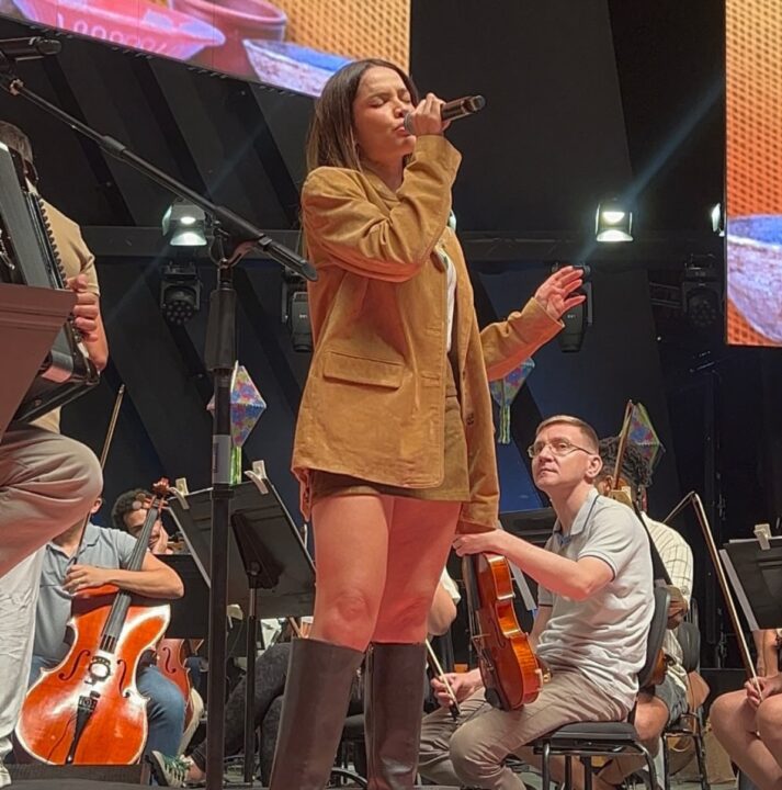 Juliette chega a Salvador e ensaia com a OSBA para show na Concha Acústica; veja vídeo