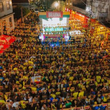 Torcedores lotam Rua Nº1 da Brahma em Salvador para estreia do Brasil na Copa