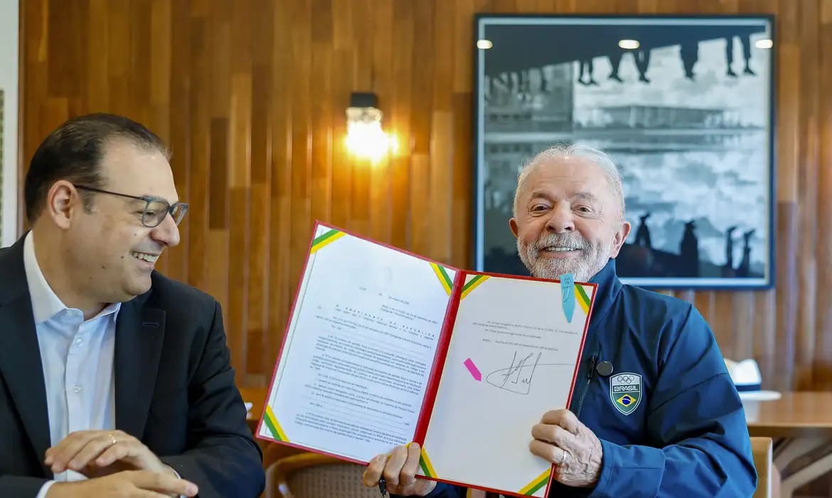 Lula sanciona lei que permite renovação automática da CNH para bons condutores