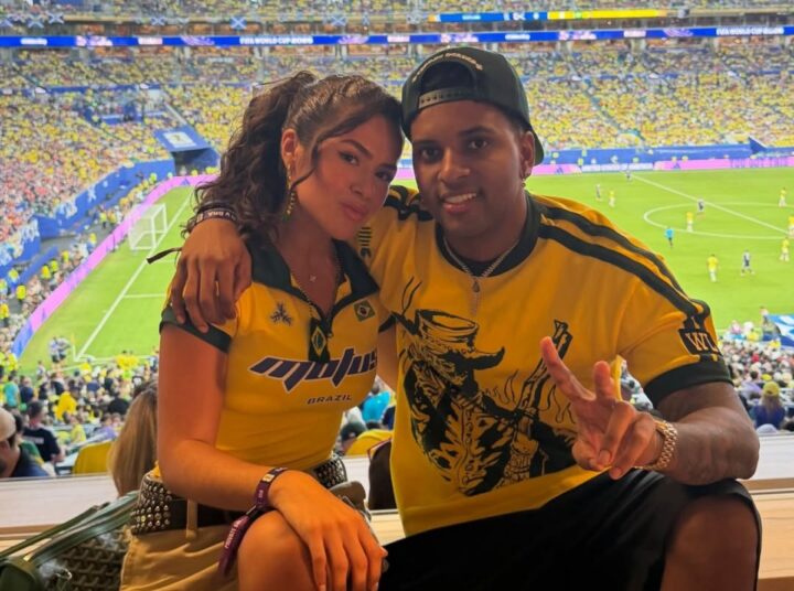 Novo affair? Maisa posa ao lado de jogador Rodrygo durante a Copa